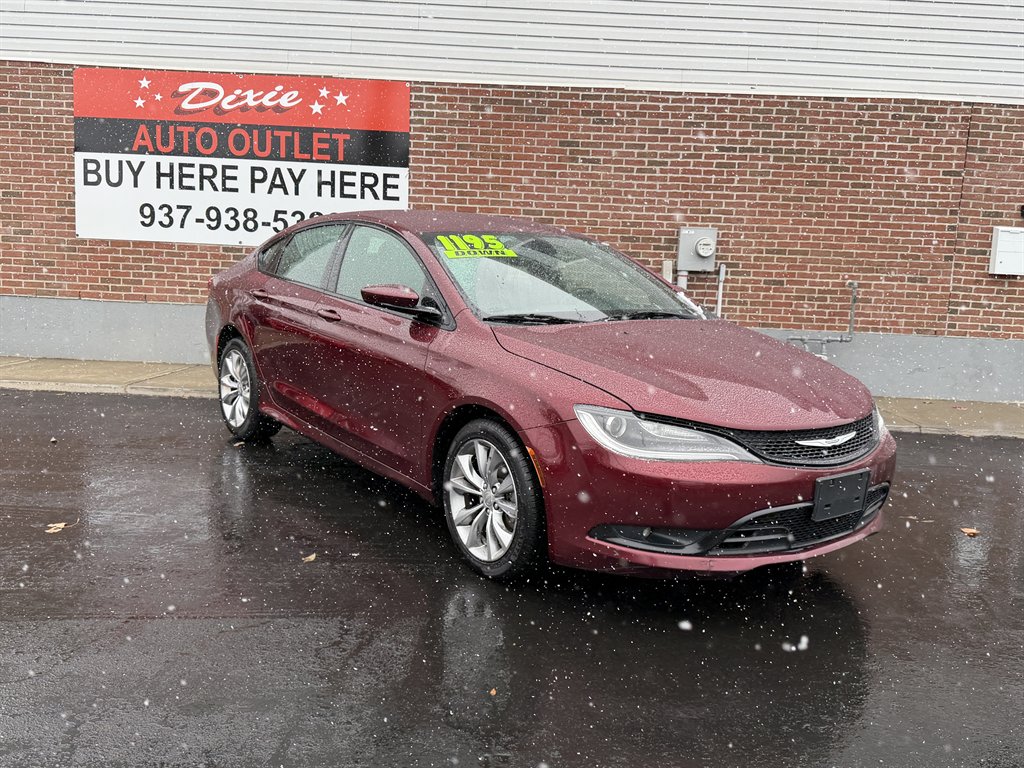 2016 Chrysler 200 S's photo