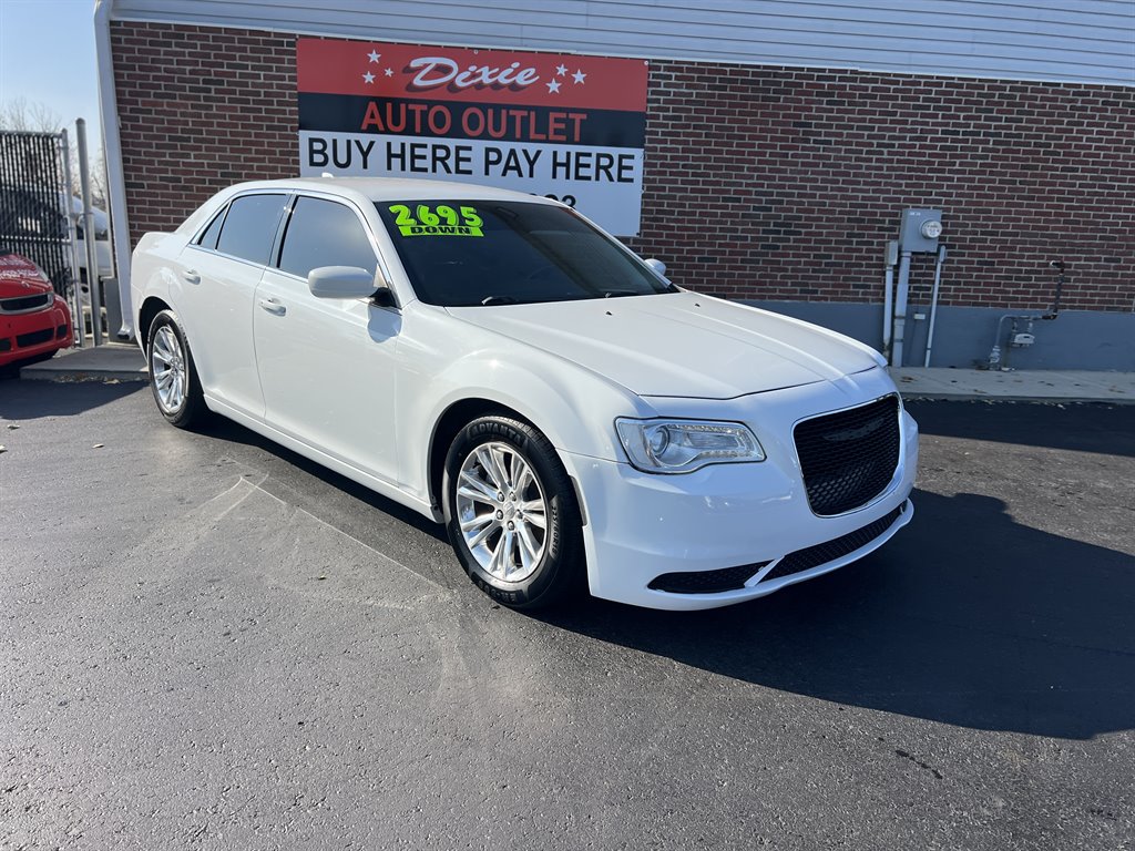 2016 Chrysler 300 Limited's photo