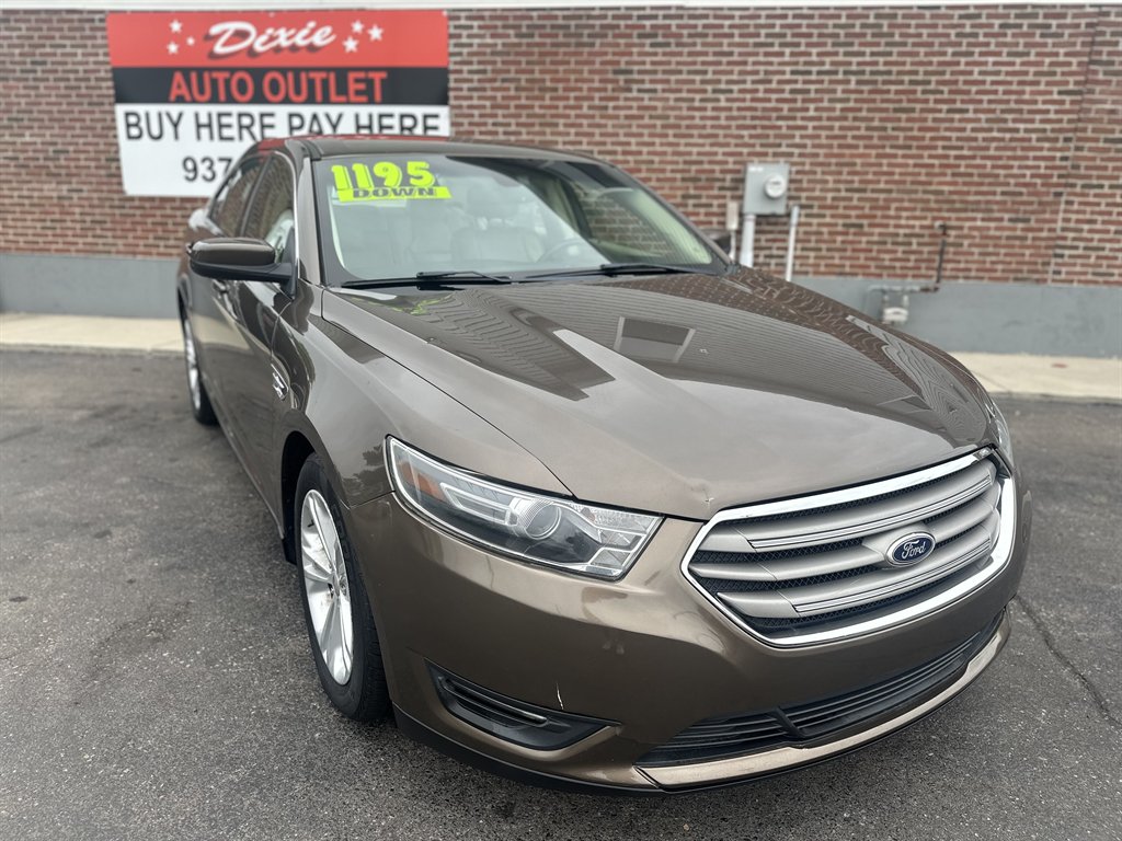 2015 Ford Taurus SEL's photo