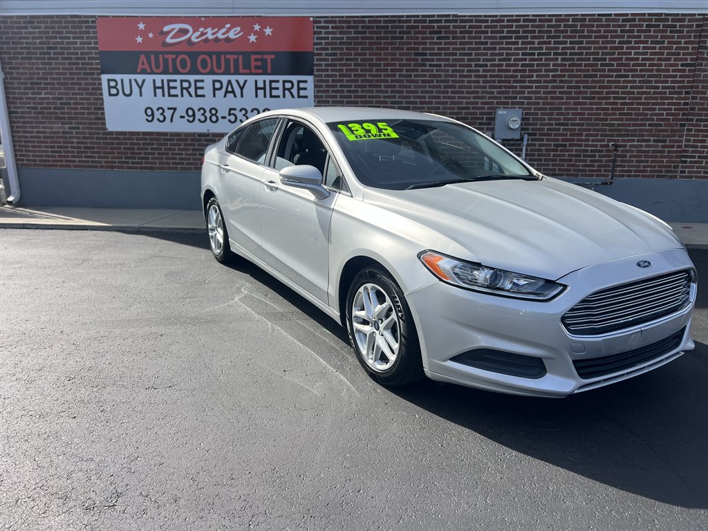 2016 Ford Fusion SE's photo