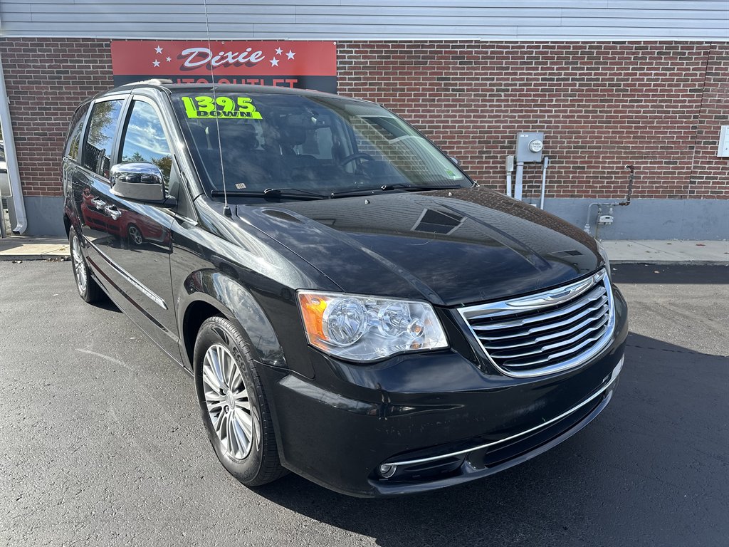 2014 Chrysler Town & Country Touring-L's photo