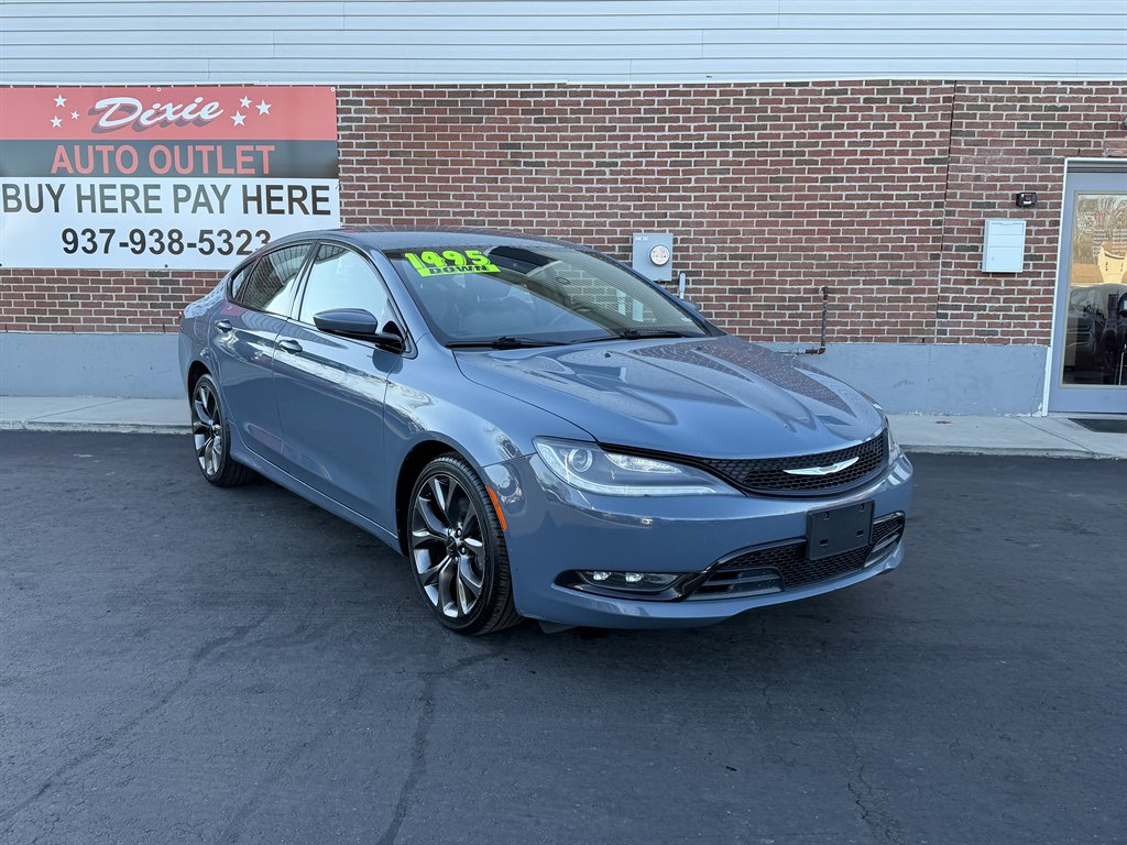 2015 Chrysler 200 S's photo