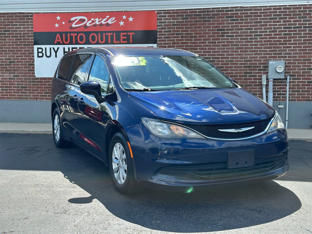 2017 Chrysler Pacifica Touring's photo
